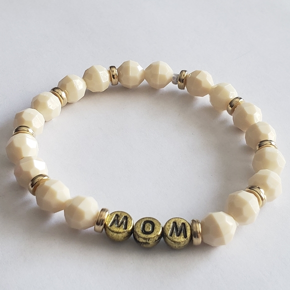 Mom Bead Bracelet - Picture 4 of 4